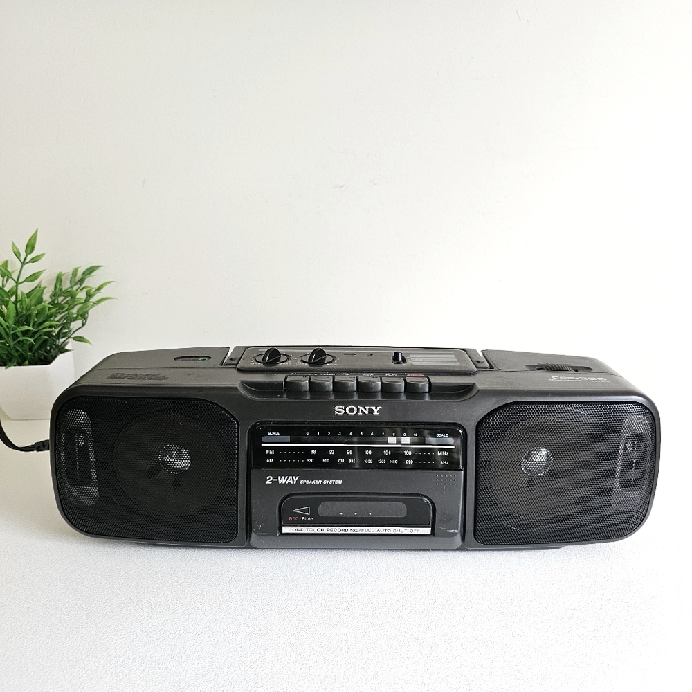 Sony CFS-200 Portable Black Boombox, Stereo Tape Player, Non Working Cassette